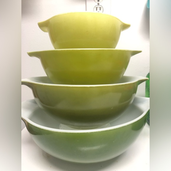 Vintage PYREX Verde Green Cinderella Nesting Mixing Bowls Set Avocado 441 - 444 - Picture 3 of 12